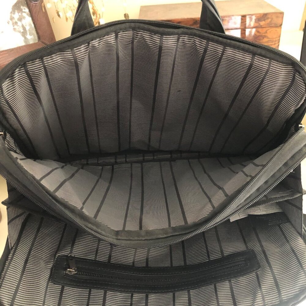 Kenneth Cole Reaction ProTec Faux Pebbled Leather Slim 16" Laptop Business Brief - Picture 6 of 8